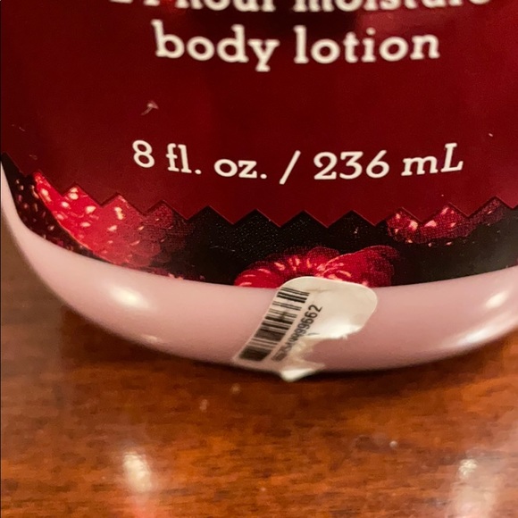 NEW BATH & BODY WORKS BODY LOTION - Picture 4 of 8